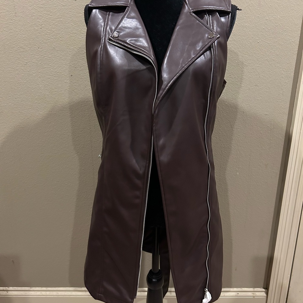 BCBG Women’s Chocolate Medium Sleeveless Coat